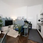 Stylish City Center Apartment