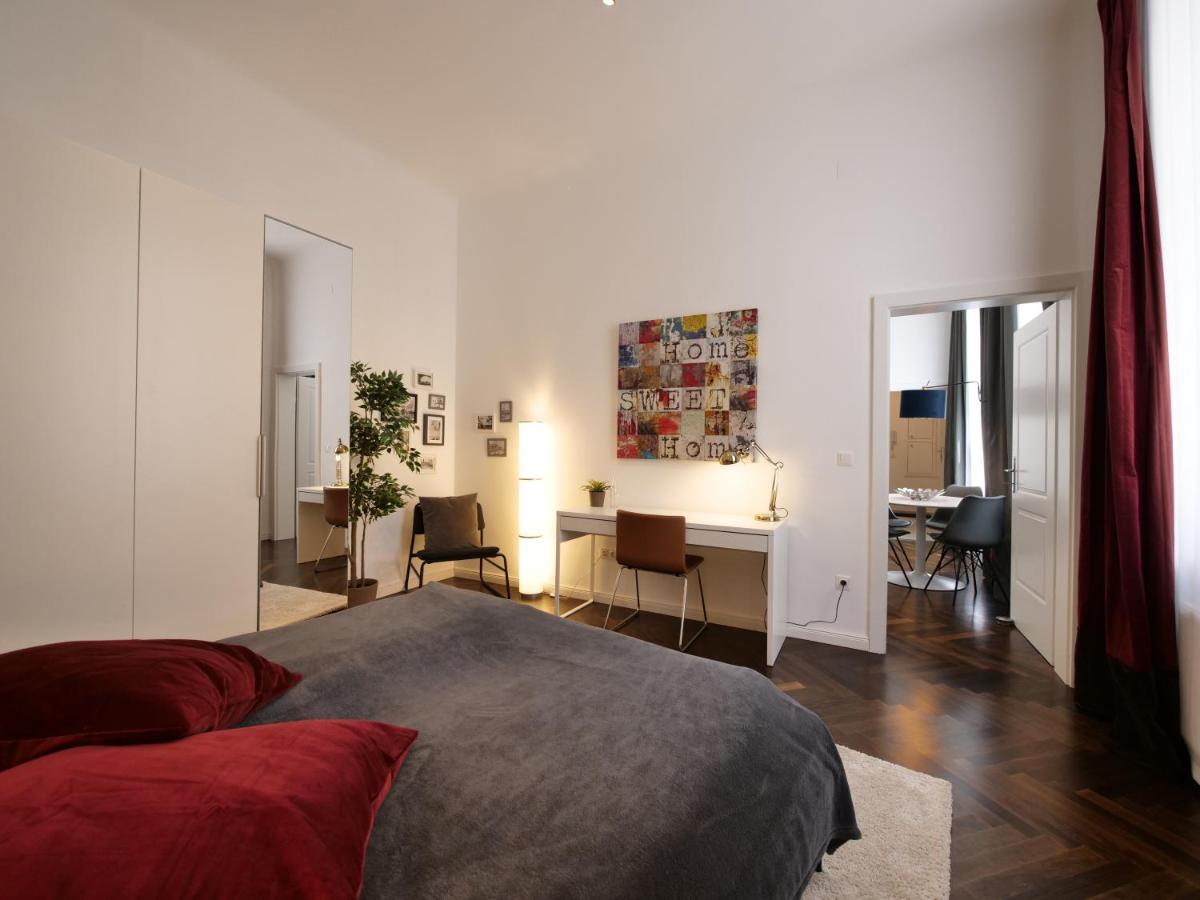 Stylish City Center Apartment *